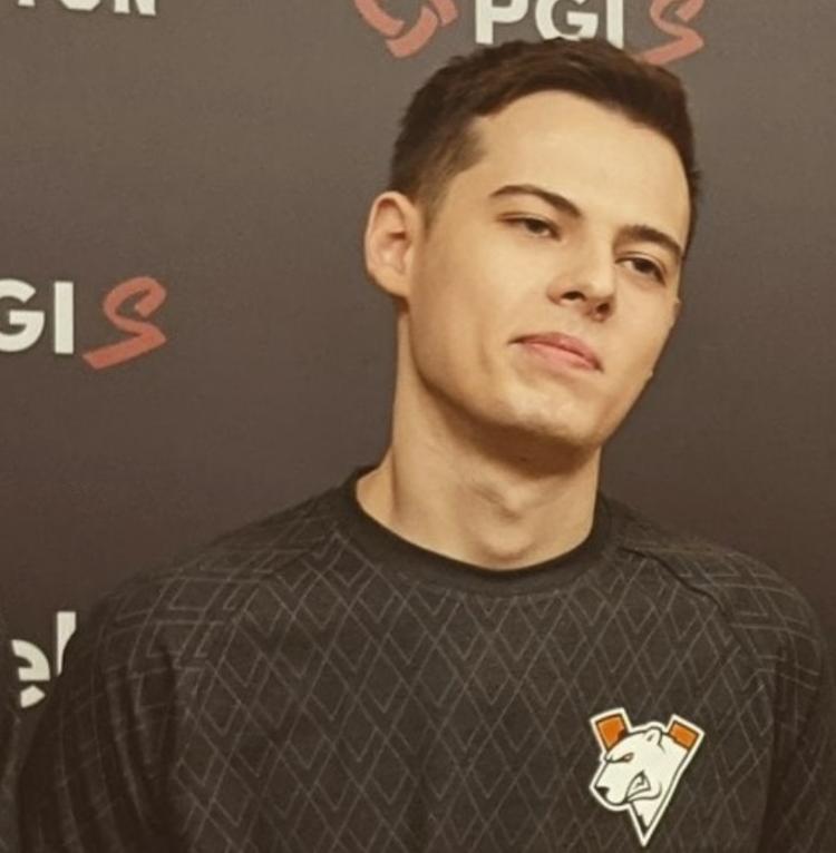 H1 RUZEN opuścił coaching w Virtus.pro