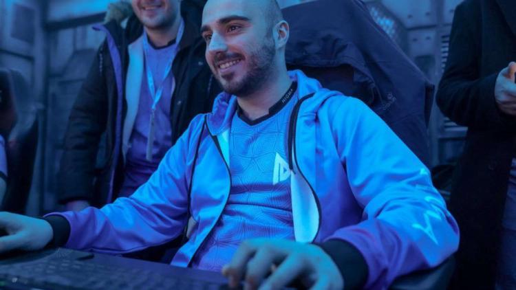 KuroKy rozegrał 121 bohaterów w oficjalnych meczach. Wkrótce jego znak osiągnie 122