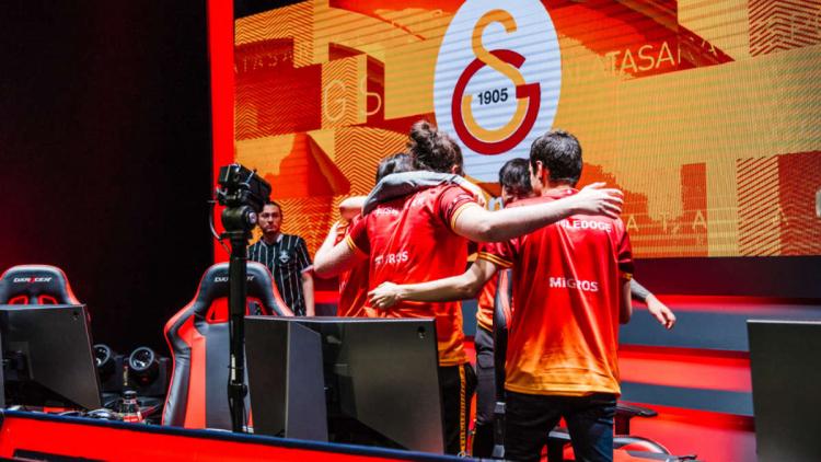 Galatasaray Esports i Fenerbah ç e Esports anulowali składy na League of Legends