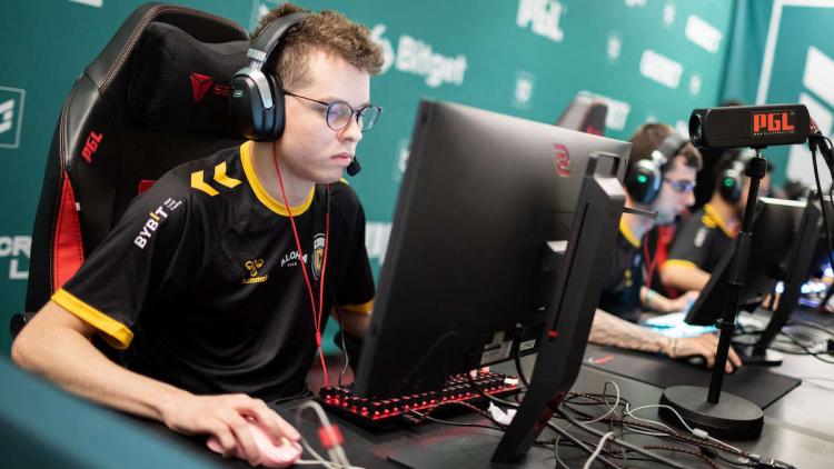 f4 stzin i n1 ssim dołączyły do Flamengo Esports