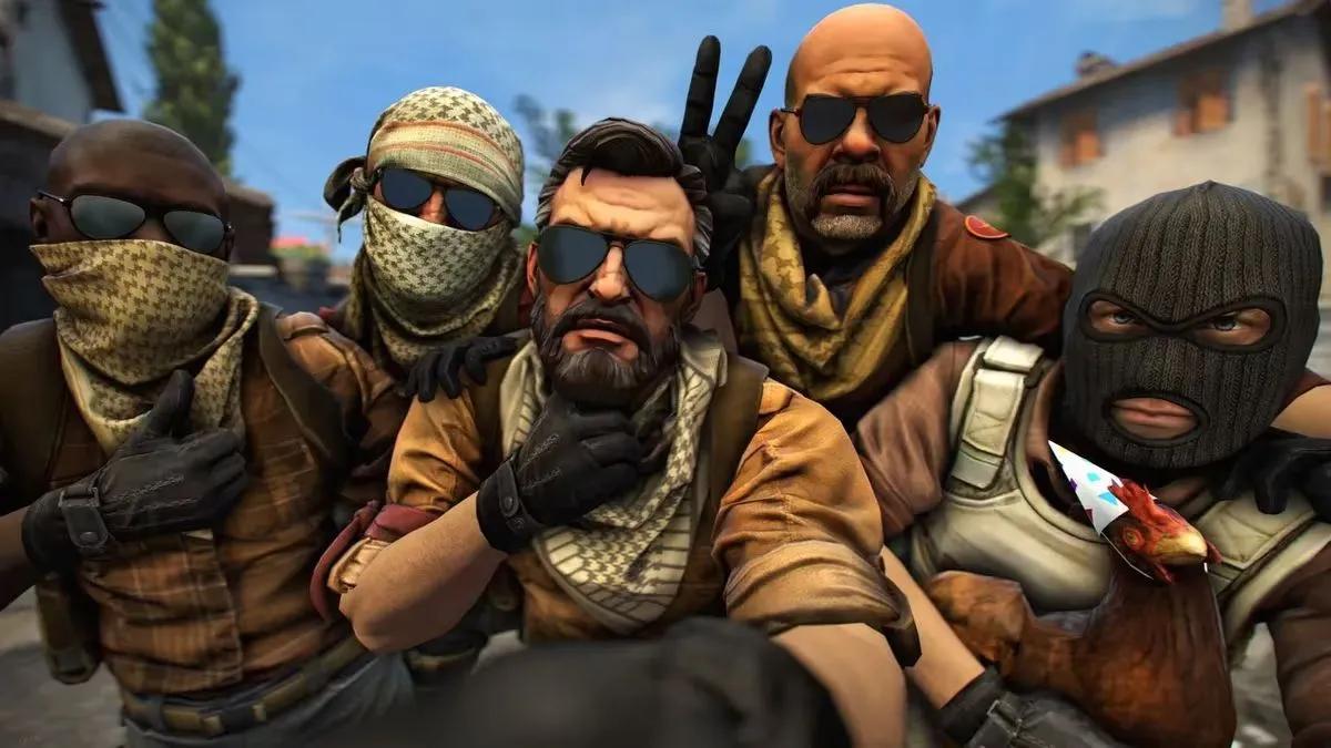 Jak przełączać ręce z bronią w Counter-Strike 2