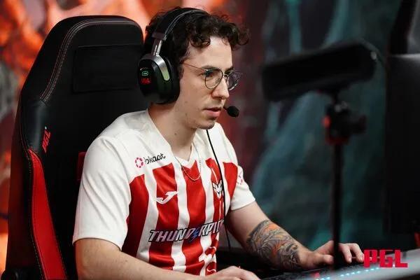 4nalog rozstaje się z HEROIC