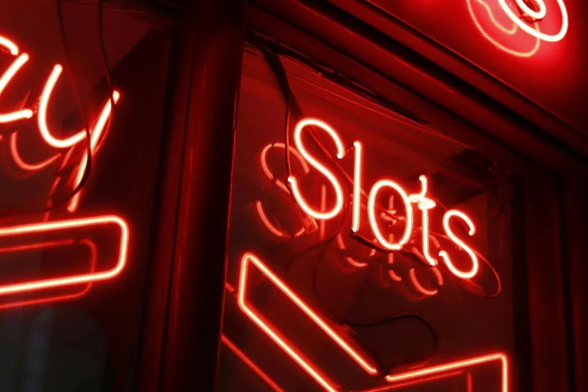 Sloty z funkcją bonus buy: Specyfika gry według ekspertów kasyna Spinbara 