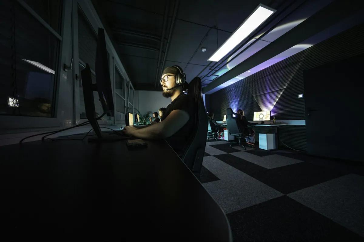 CS2 wciąż w centrum esportu PC: dlaczego ta gra nadal wyznacza rytm rywalizacji