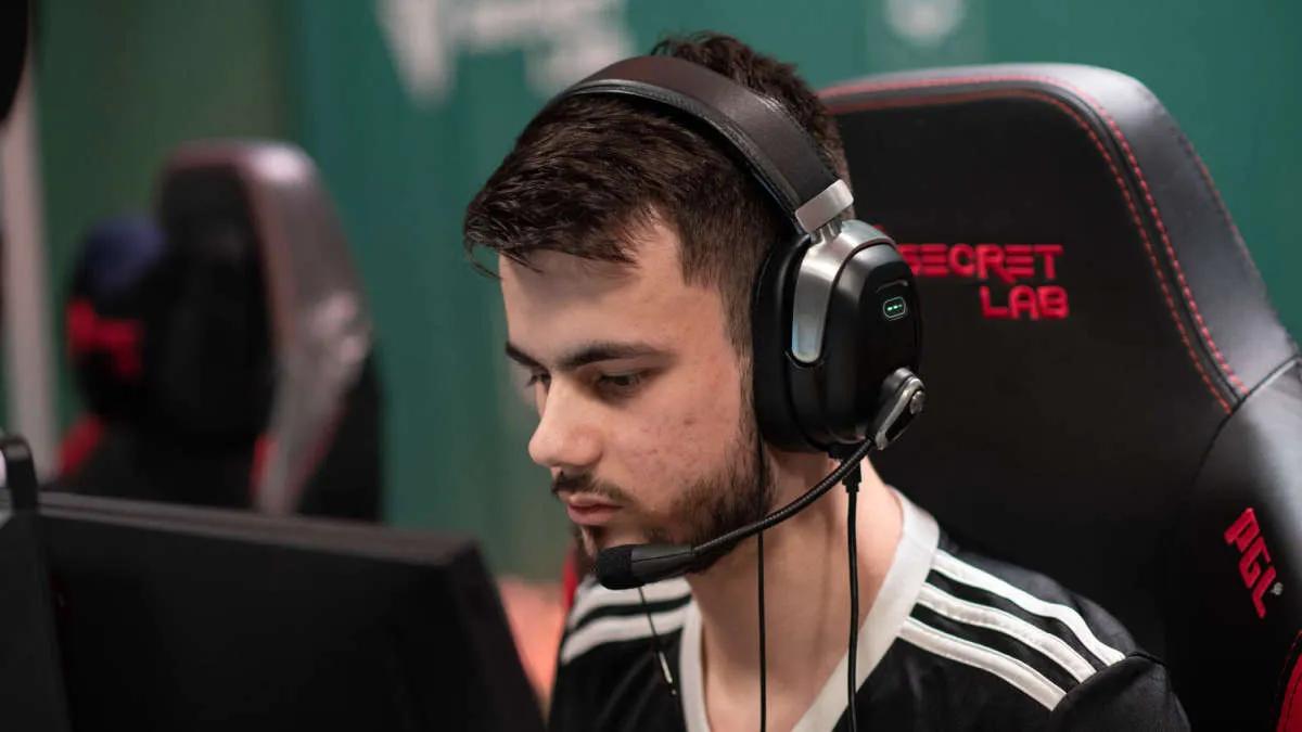 Evil Geniuses użył awaryjnej subskrypcji, aby usunąć misutaaa z listy za BLAST