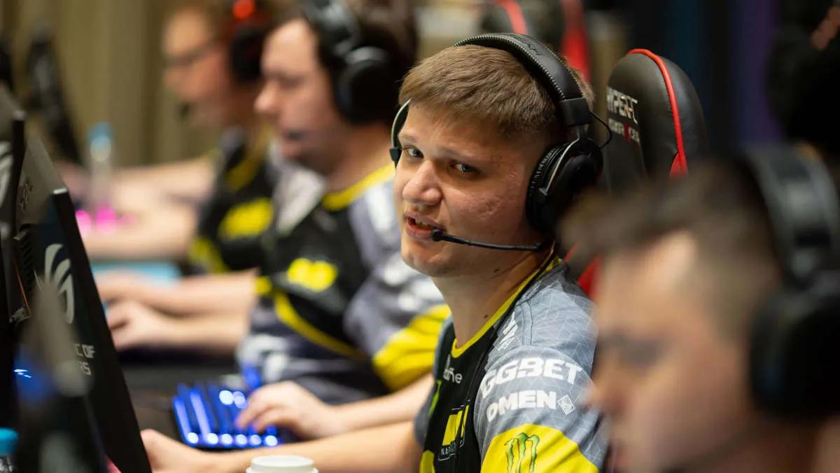 s1mple ma najwyższą ocenę w dużych turniejach w 2022 roku po stronie obrony