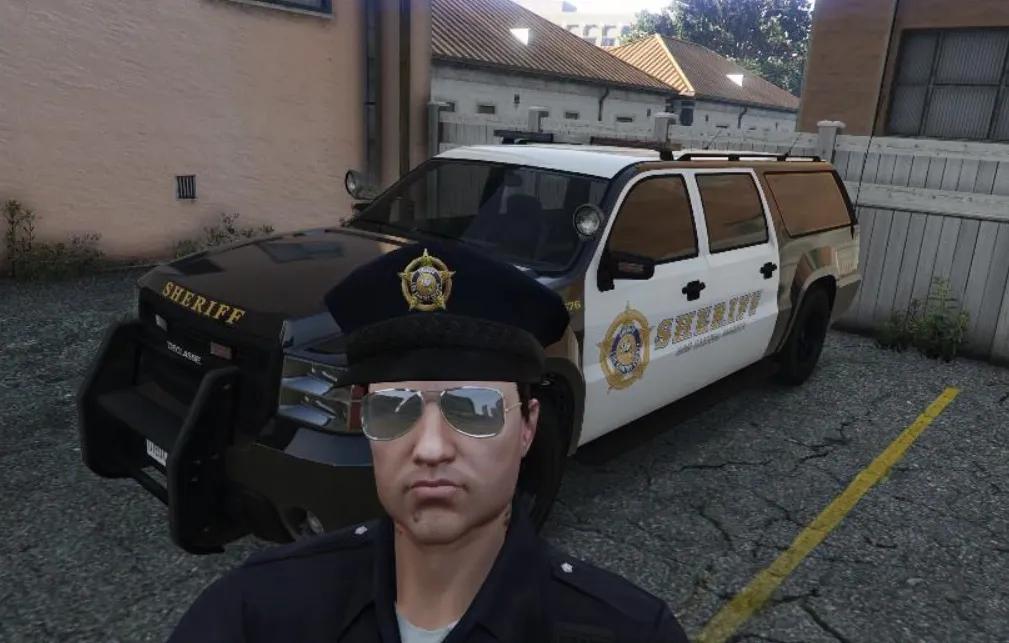 Moja podróż do zaskakująco szczegółowego świata fabularnych sił policyjnych GTA