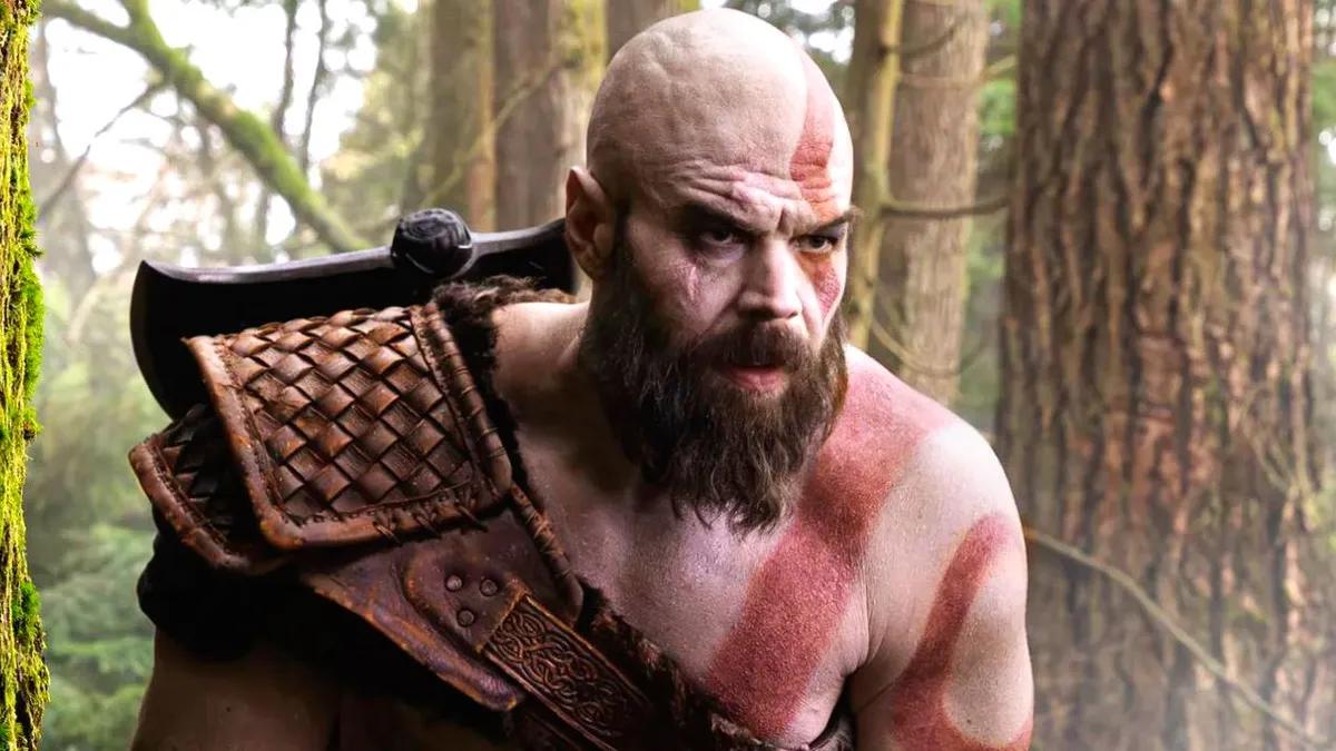 Amazon zamierza obsadzić nowego aktora w roli Kratosa w serialu „God of War” w związku z kontuzją Ryana Hursta