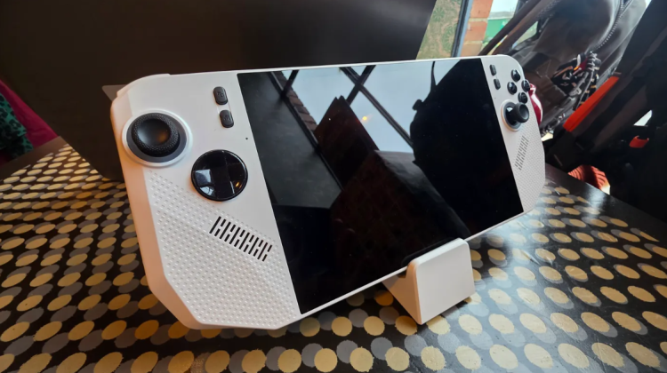 MSI Claw A8 BZ2EM ląduje między rywalami, nie ruszając pola 2