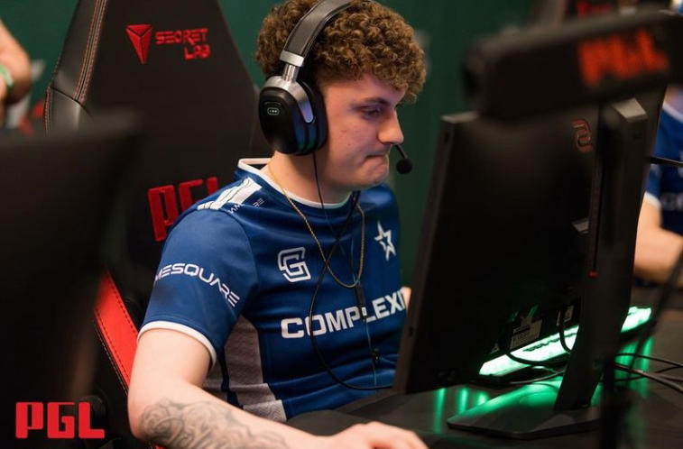 Complexity Gaming rozważa zastąpienie swojego snajpera. Zdjęcie 1